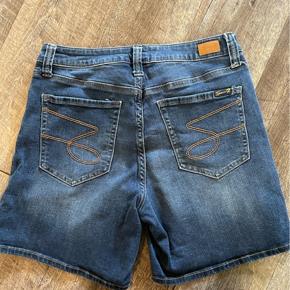 Seven 7 Jean MIDI Shorts Size 6 Dark Wash - Picture 4 of 6